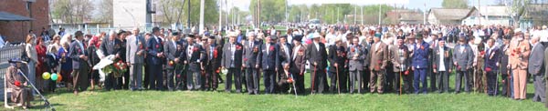 Ветераны на открытии монумента Герою Советского Союза М.С. Чернову